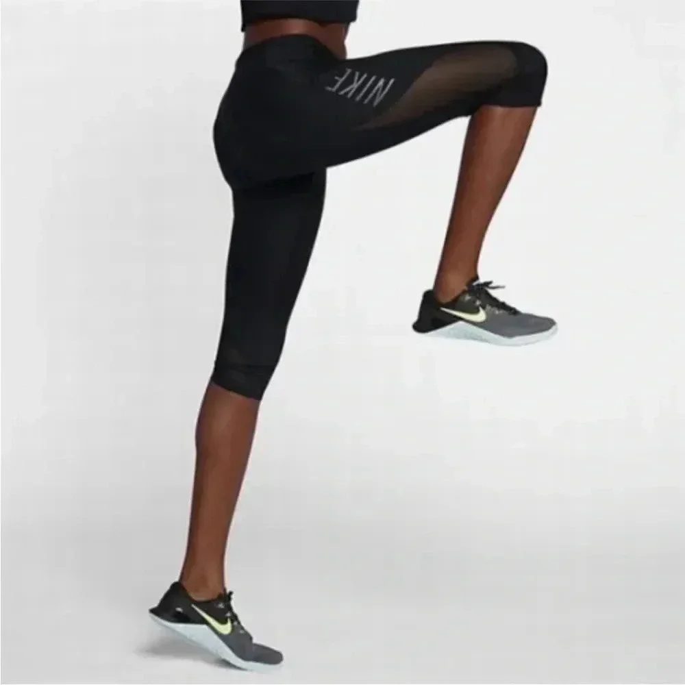 Nike Power Legend 20” Mid Rise Training Capri Leggings Women’s size Small